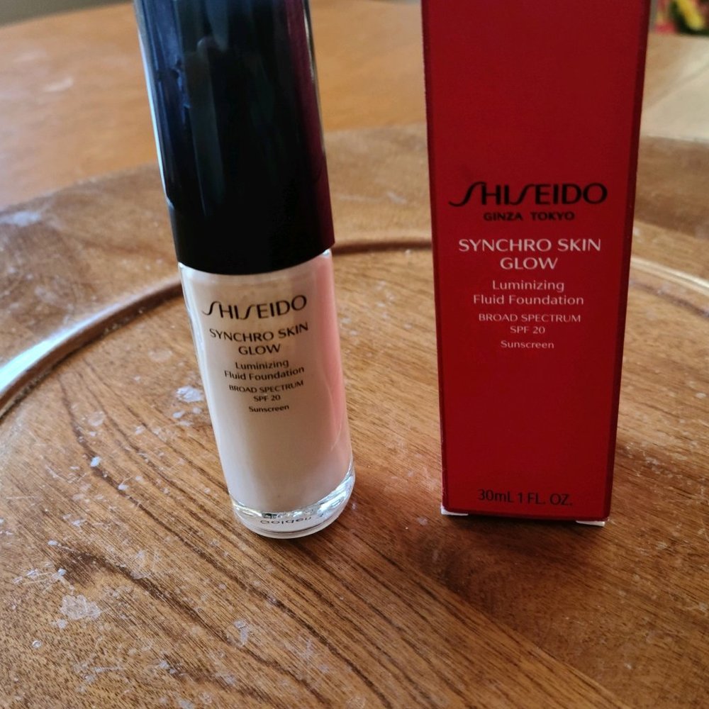 Shiseido Synchro Skin Glow Luminizing Foundation